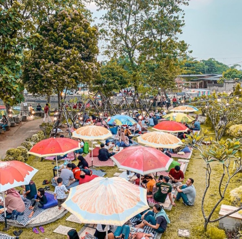 Warung Tepi Danau